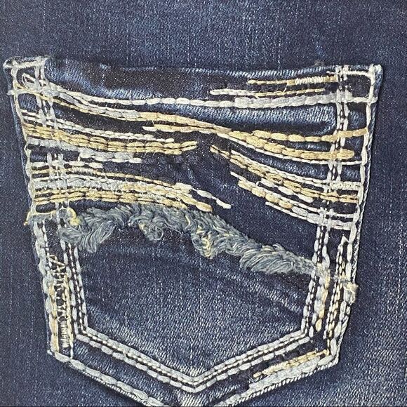Maurice’s | Denim Capri’s with a Raw Hem - Picture 6 of 7